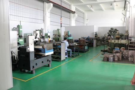 注塑模具滑块的定位基准的确定及定位装置 注塑模具滑块的定位基准的确定及定位装置