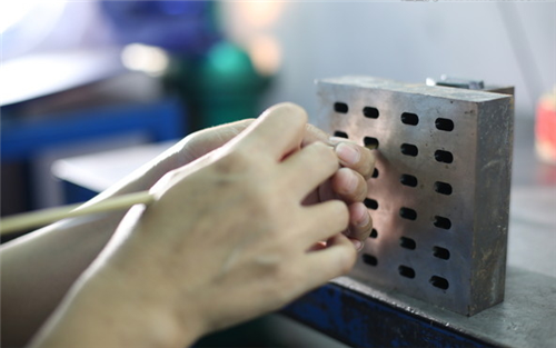 粉色视频下载入口模具_塑料模具粉色黄色软件免费下载厂生产abs注塑件怎么才能增加光亮度？